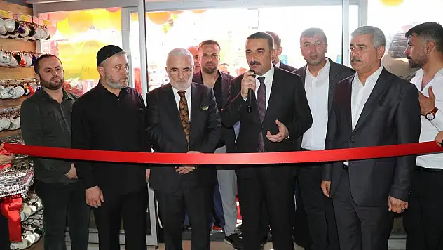 VALİ HACIBEKTAŞOĞLU, 'MEYDAN PARK AVM'NİN AÇILIŞINA KATILDI