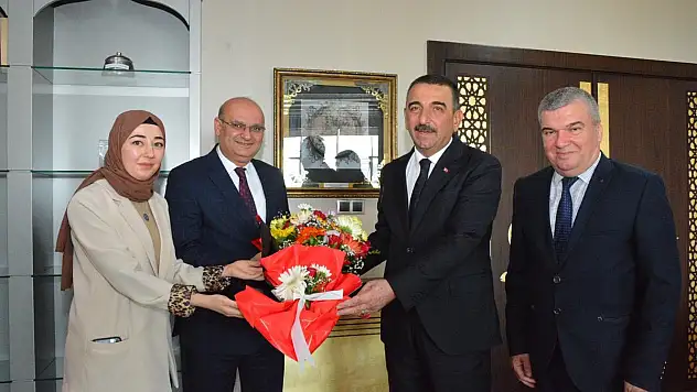 VALİ HACIBEKTAŞOĞLU, PTT'NİN 182. KURULUŞ YIL DÖNÜMÜ MÜNASEBETİYLE PTT HEYETİNİ KABUL ETTİ