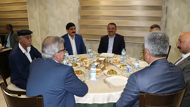 VALİ HACIBEKTAŞOĞLU, ROMAN VATANDAŞLARLA BİR ARAYA GELDİ VE TALEPLERİNİ DİNLEDİ