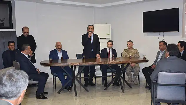 VALİ HACIBEKTAŞOĞLU, ŞİRVAN'DA MUHTARLARLA İFTAR YAPTI