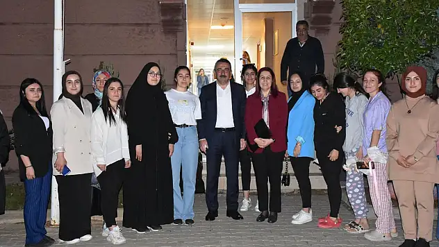 VALİ HACIBEKTAŞOĞLU'NDAN ÖĞRENCİLERE SÜRPRİZ ZİYARET