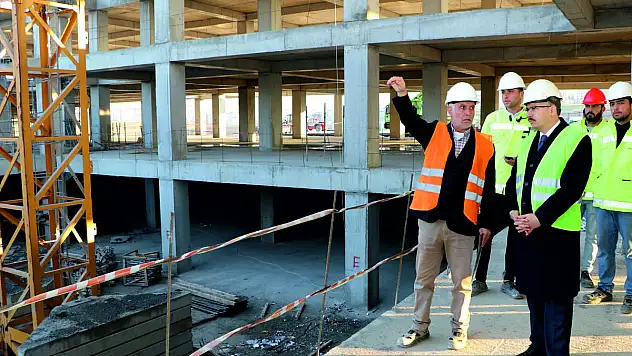 Vali Kızılkaya, 500 Yataklı Yeni Devlet Hastanesi İnşaatında Tetkik ve İncelemelerde Bulundu (Videolu Haber)