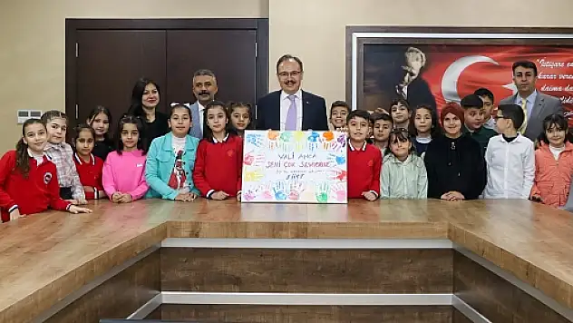 Vali Kızılkaya, 80. Yıl İlkokulu Öğrencilerini Misafir Etti