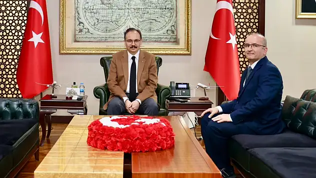 Vali Kızılkaya, Başhekim Prof. Dr. Servet Yolbaş'ı Makamında Kabul Etti