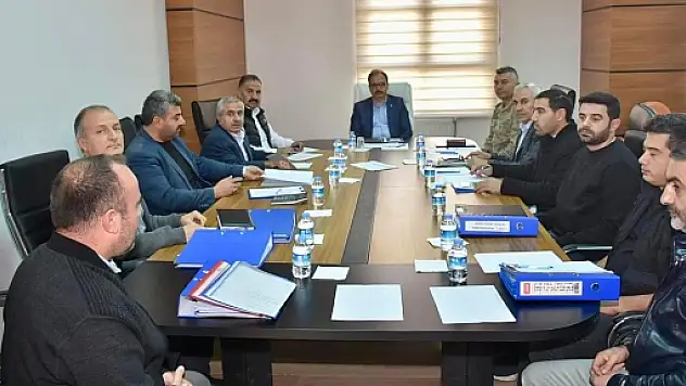 Vali Kızılkaya Başkanlığında Köy Yolları ve Altyapı Konuları Ele Alındı