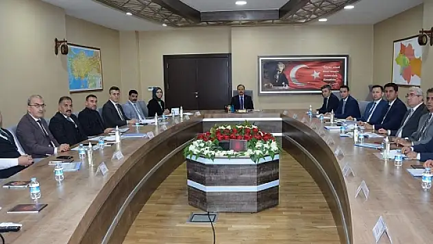 Vali Kızılkaya Başkanlığında Köydes Toplantısı Yapıldı