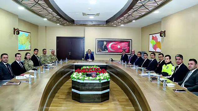 Vali Kızılkaya Başkanlığında Yılbaşı Tedbirleri Toplantısı