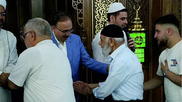 Vali Kızılkaya, Bayram Namazının Ardından Halkla Bayramlaştı