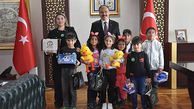 Vali Kızılkaya, Cennet Öğretmen ve Öğrencilerini Misafir Etti