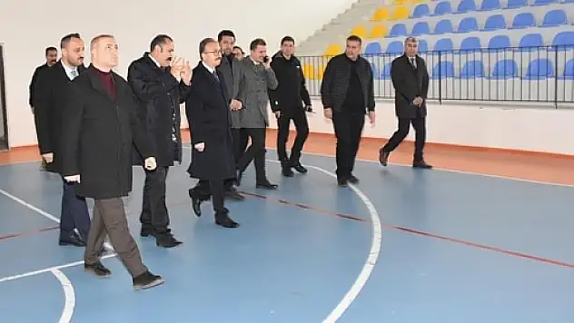 Vali Kızılkaya, Çok Amaçlı Spor Salonu'nda İncelemelerde Bulundu