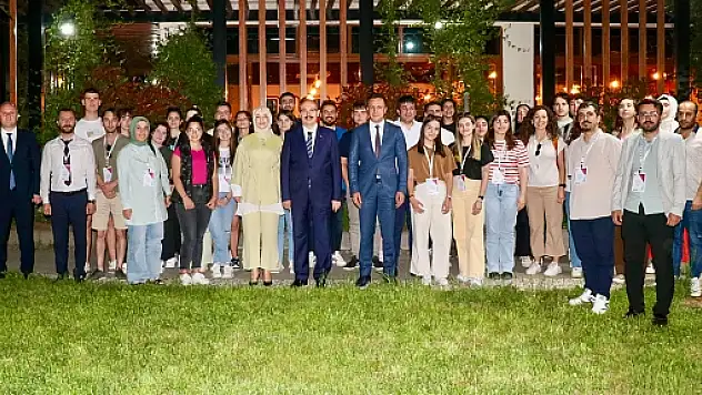 Vali Kızılkaya, Erasmus Değişim Programı Öğrencileriyle Bir Araya Geldi