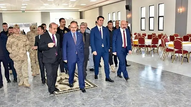 Vali Kızılkaya, Eruh Belediyesi Düğün Salonunda İncelemelerde Bulundu
