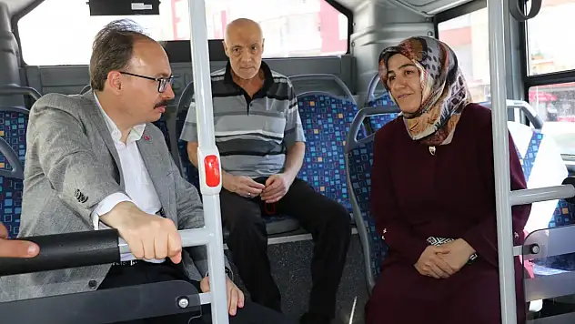 Vali Kızılkaya, Halk Otobüsüne Binerek Vatandaşlarla Sohbet Etti