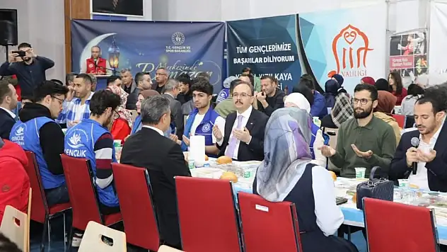 Vali Kızılkaya İftarda Gençlerle Buluştu