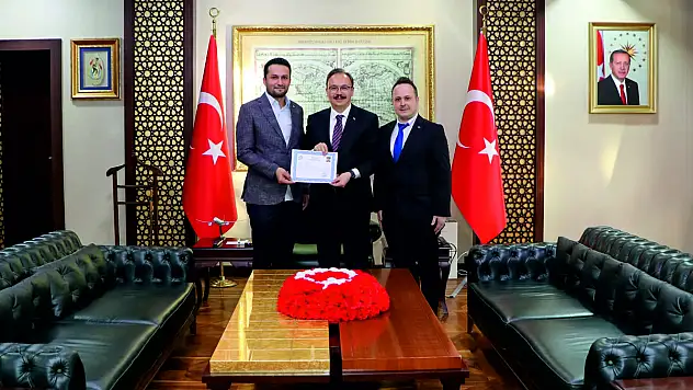 Vali Kızılkaya, Kalp Krizi Geçiren Hastayı Kurtaran Doktoru Ödüllendirdi!