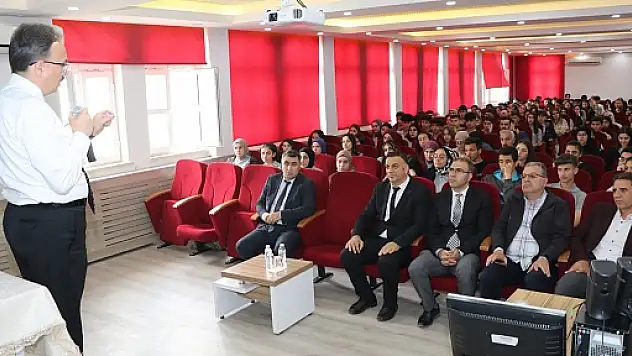 Vali Kızılkaya, Kariyer Günlerinde Öğrencilerle Buluştu