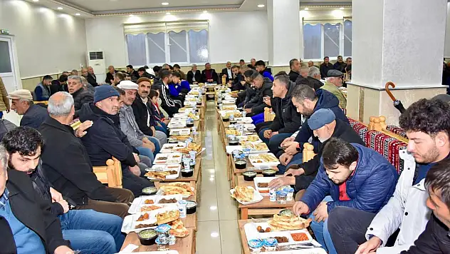 Vali Kızılkaya, Kayabağlar Beldesinde Vatandaşlarla İftarda Bir Araya Geldi