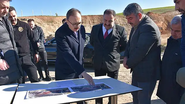 Vali Kızılkaya, Kentte Kurulacak Asfalt Plenti Şantiye Alanında Denetim ve İncelemelerde Bulundu