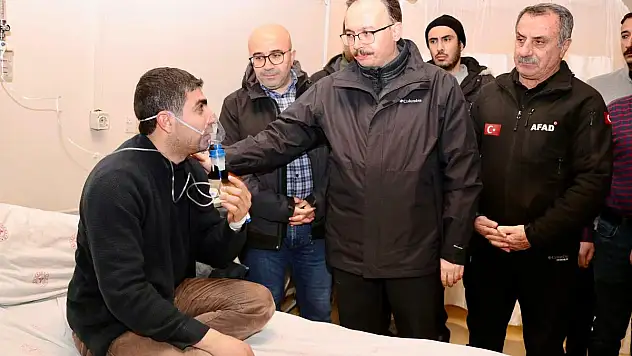 Vali Kızılkaya, Kurtalan'daki Yangın Mahallinde İncelemelerde Bulundu