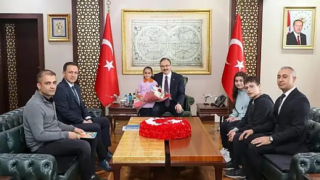 Vali Kızılkaya, Kütüphane Okurlarını Makamında Ağırladı