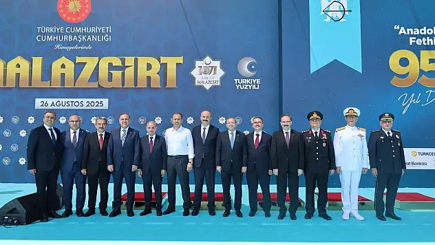 Vali Kızılkaya Malazgirt Zaferi'nin 954. yıl dönümünde: 'Sultan Alparslan ve şehitlerimizi rahmetle anıyoruz'