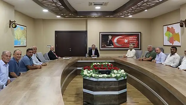 Vali Kızılkaya, Merkez Köy Muhtarlarını Valilikte Ağırladı