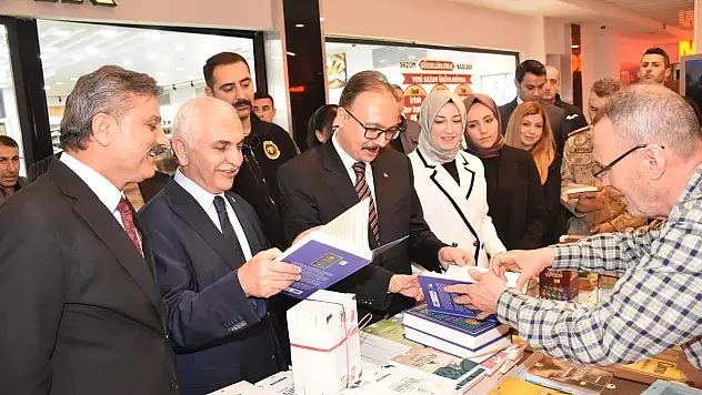 Vali Kızılkaya, Tüm Vatandaşları '9. Siirt Kitap Fuarına Davet Etti