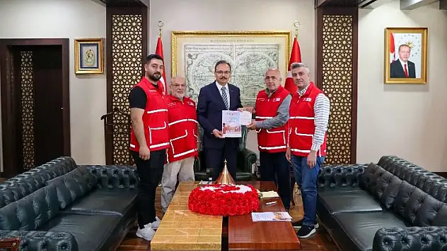 Vali Kızılkaya, Türk Kızılay'ı Siirt Şube'sine Kurban Bağışı Yaptı