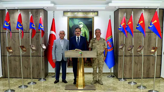 Vali Kızılkaya ve Gül'den Tuğgeneral Özmen'e Hayırlı Olsun Ziyareti