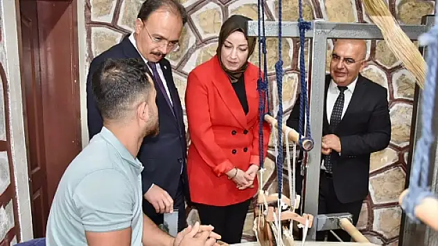 Vali Kızılkaya'dan Eruh'ta Şal-Şepik Dokuma Atölyesi ve Şehit Annesine Ziyaret