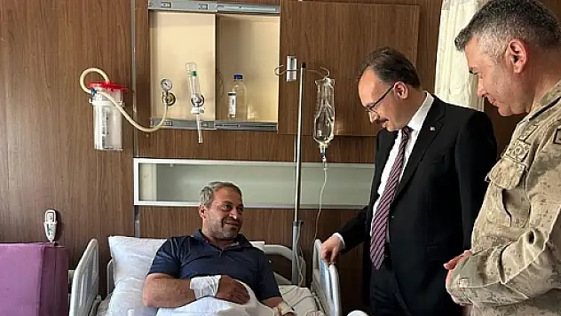 Vali Kızılkaya'dan Güvenlik Korucusuna Geçmiş Olsun Ziyareti 