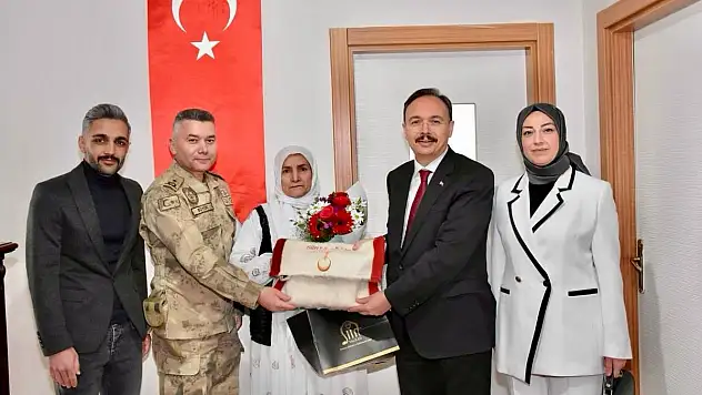 Vali Kızılkaya'dan Kadınlar Gününde Şehit Ailesine Ziyaret