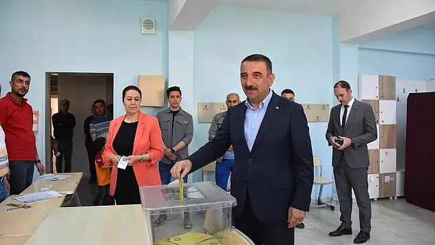 Vali Osman Hacıbektaşoğlu, Eşi İle Birlikte Oyunu Kullandı