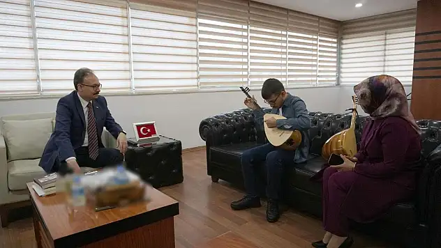 Vali ve Belediye Başkan V. Dr.Kızılkaya, Özel Birey Eyüp Sarsılmaz'ı Ağırladı (VİDEOLU HABER)