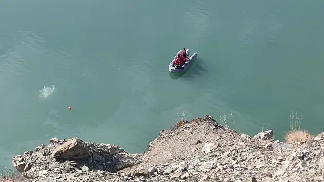 Van'da Araç Zernek Barajına Düştü! 2 Kişi Hayatını Kaybetti... Ölenlerin Kimlikleri Belli Oldu