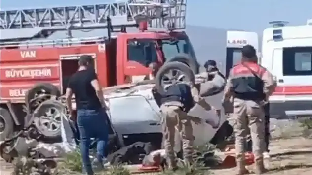 Van'da Trafik Kazası: 4 Kişi Hayatını Kaybetti, 2 Yaralı