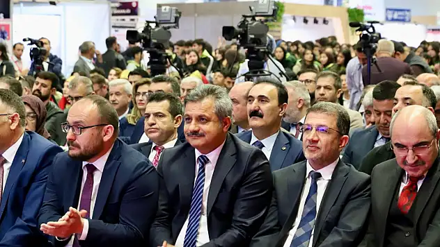 Van'daki DAKAF'26'da Siirt Üniversitesi Rektörü Şındak'ın katıldığı programda 'AKP' krizi
