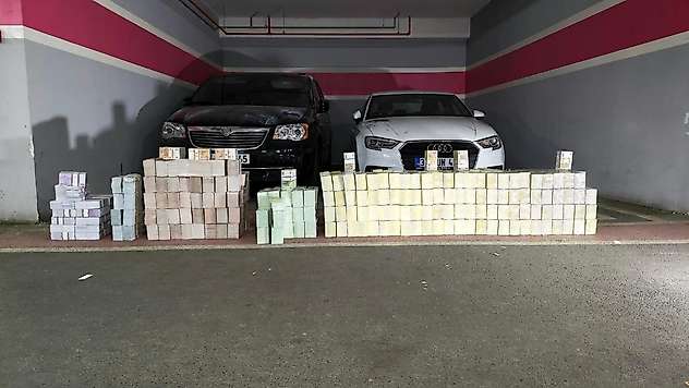 Vanlı Kara Haydar'ın Otoparkındaki Araçlardan 934 Milyon Liralık Döviz Çıktı