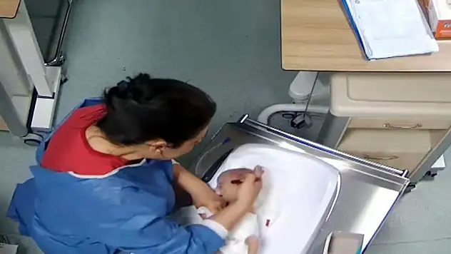 Vicdansız hemşire mahkemede: 5 günlük bebeğe darp iddiası
