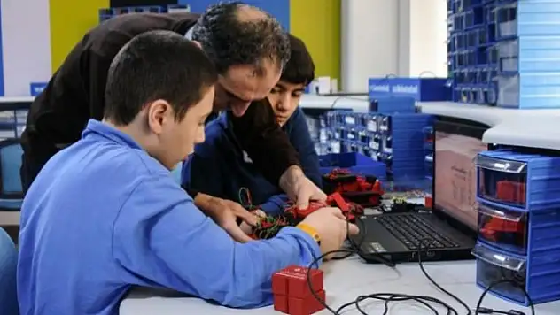 Yapay zeka sınıf içi eğitimlerde zamandan tasarruf sağlayacak