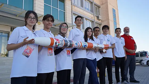 Yaptıkları Roketle Türkiye 4'üncüsü Olan Siirtli Gençler Artı Siirt'e Konuştu!