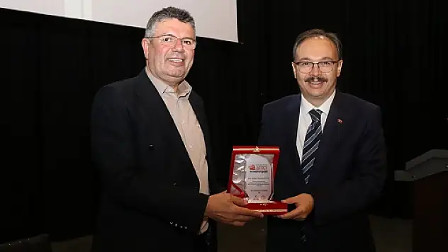 Yazar Alişan Kapaklıkaya, Siirt'te Kitapseverlerle Buluştu