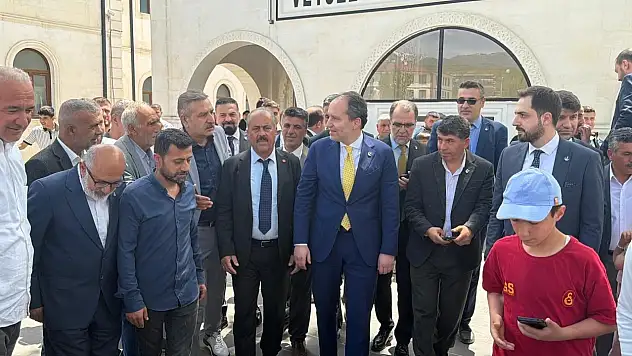 Yeniden Refah Partisi Genel Başkanı Fatih Erbakan Veysel Karani Türbesi'ni Ziyaret Etti