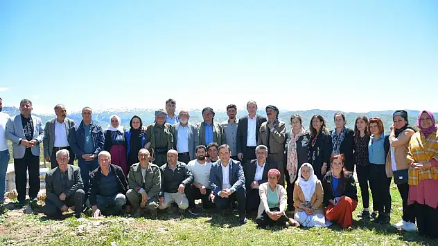 YEŞİL SOL PARTİ MİLLETVEKİLİ ADAYLARI KÖYLERİ GEZDİ