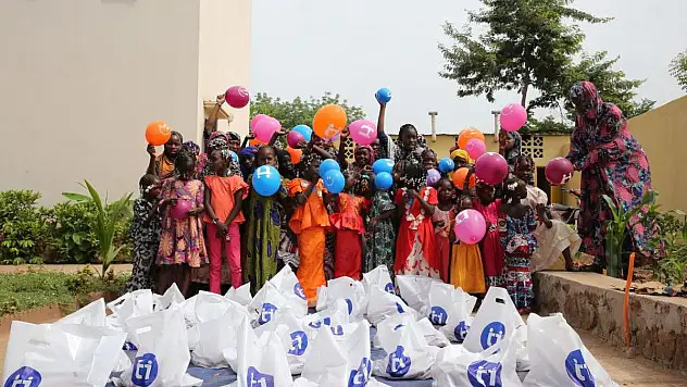 Yetim Vakfı 'Gülüşüne Kurban' Diyerek Kıtalar Aşıyor