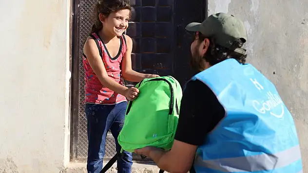 Yetim Vakfı'ndan 21 Milyonluk Kırtasiye Kampanyası