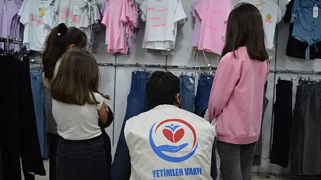 YETİMLER VAKFI  BAYRAM ÖNCESİ YETİM ÇOCUKLARI GİYDİRDİ