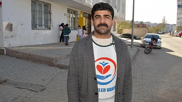 YETİMLER VAKFI SİİRT'TE YETİM VE İHTİYAÇ SAHİPLERİNE GIDA KOLİSİ DAĞITTI