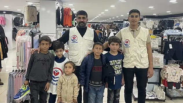 Yetimler Vakfı, Siirt'te Yüzlerce Yetim Çocuğu Giydirdi