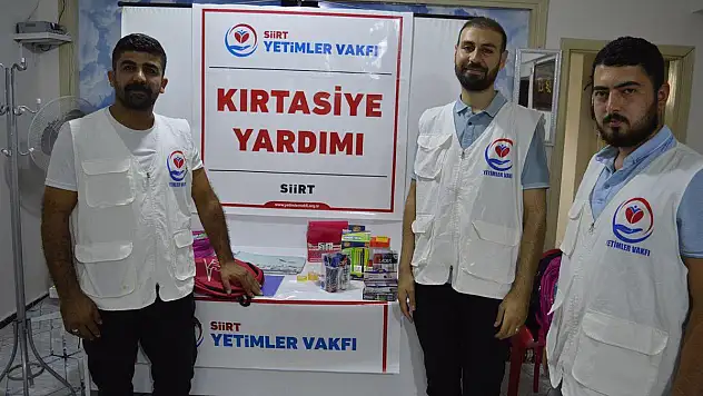Yetimler Vakfı Yüzlerce Yetime Kırtasiye Yardımında Bulundu